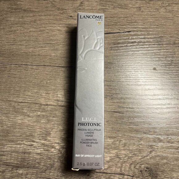 Photonic Illuminating Powder Brush 01 Ray of Apricot Light 2.5g NEW IN BOX - Picture 3 of 3